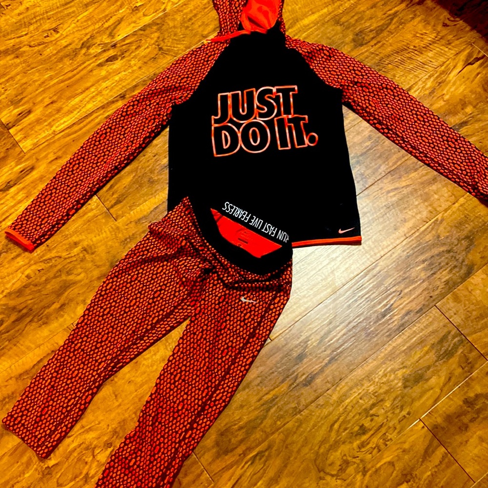 NIKE RED AND BLACK MATCHING SET